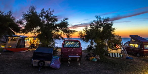 Campistas Autocaravanas Con Vistas Puesta Sol Mar Mediterráneo Desde Camping — Foto de Stock