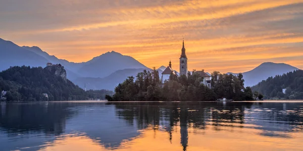 Lake Bled Mary Church Mountains Backdrop Orange Morning Sky Slovenia — Stock Photo, Image