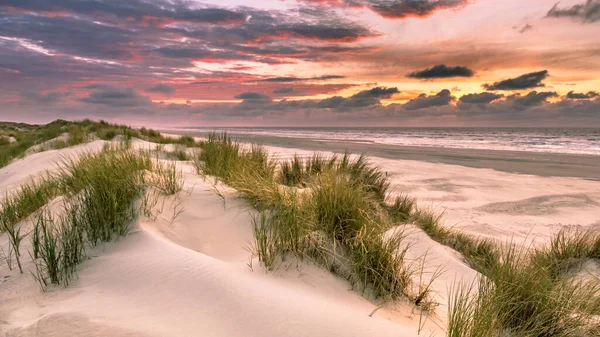 Hollanda Ameland Adasından Kuzey Denizi Nde Gün Batımının Üzerindeki Kum — Stok fotoğraf