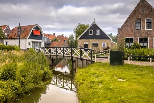 オランダ フリースラントのヒンデローペンの町の村のシーン — ストック写真