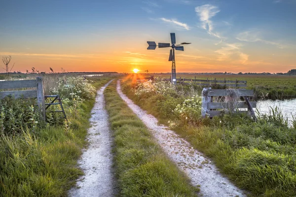 Velho Moinho Vento Americano Pôr Sol Paisagem Rural Holandesa Perto — Fotografia de Stock