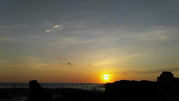 Coucher de soleil Timelapse au bord de la mer. Vidéo naturelle — Video