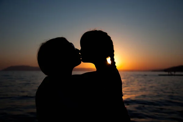 Madre e bambino silhouette — Foto Stock