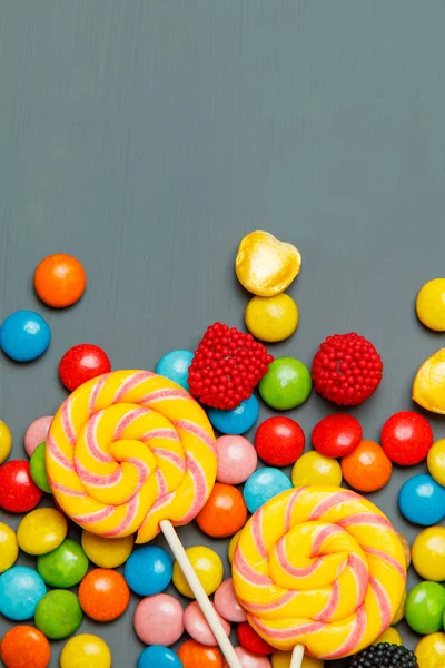 Doces coloridos doces e pirulitos . — Fotografia de Stock