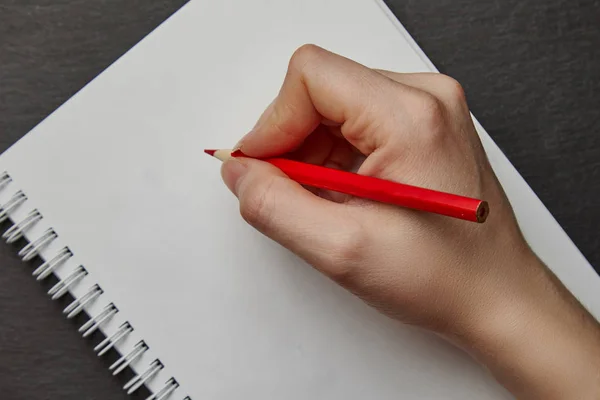 Escritura manual en cuaderno con lápiz — Foto de Stock
