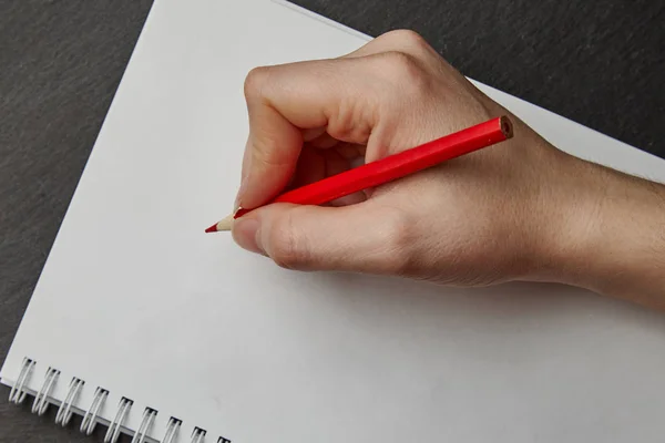 Escritura manual en cuaderno con lápiz — Foto de Stock