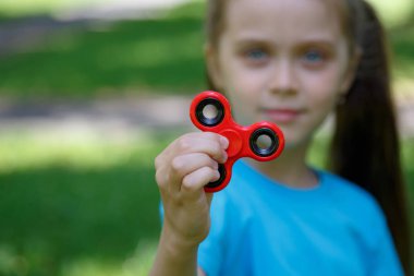 Genç kız oyun topluca spinner ile stres giderici oyuncak