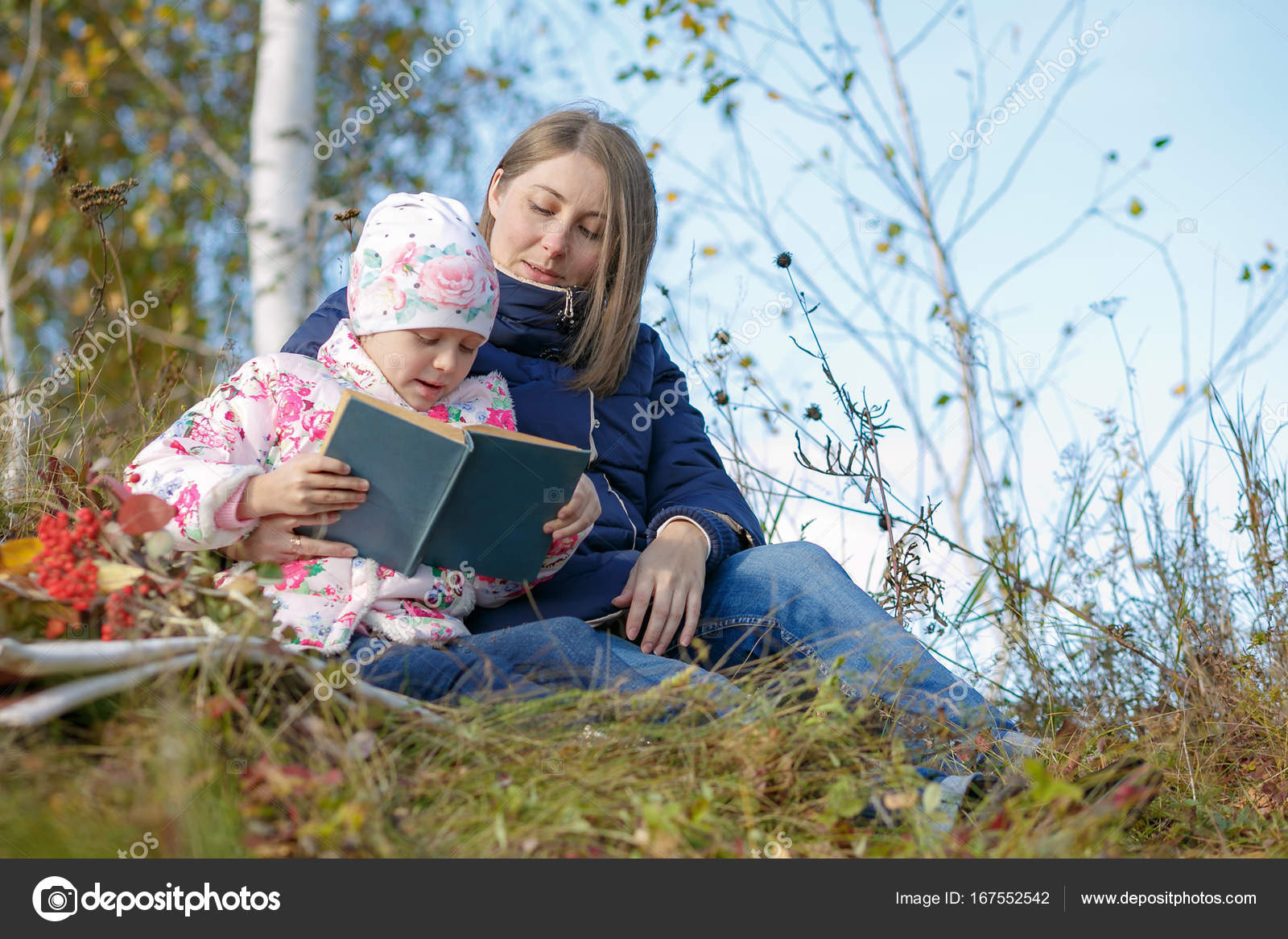 Çocuklar Parkta Kitap Okuyacak Çocuklar Parkta Kitap Okuyacak