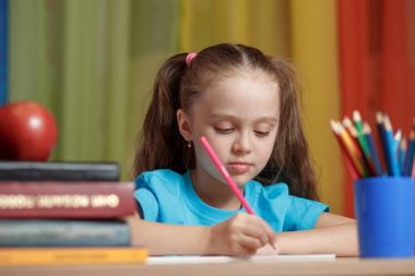 Eğitim kavramı - liseli kızlar