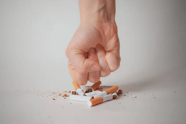 Concepto para dejar de fumar cigarrillos y estilo de vida saludable —  Fotos de Stock