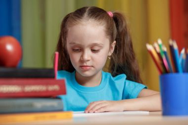 Eğitim kavramı - liseli kızlar