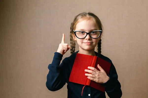 Kis lány szemüvegét, könyv — Stock Fotó