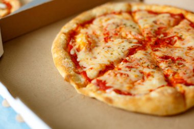 Yukarıdan görüntüleyin. Pizza teslimatı. Pizza menü.