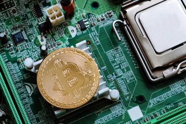 Bilgisayar Motheboard Düz Yatağında Altın Bitcoin