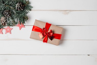 Noel Spruce Şube Dekorasyonunu Sunar