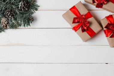Noel Kutuları Ağaç Dalları Düzenlemesi