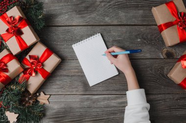 Not Defterine Noel Hediyeleri Yazıyor