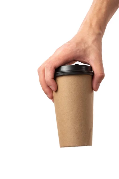 Mockup di mano maschile che tiene una tazza di carta da caffè isolata su bianco — Foto Stock