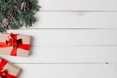 Noel Kutuları Ağaç Dalları Düzenlemesi