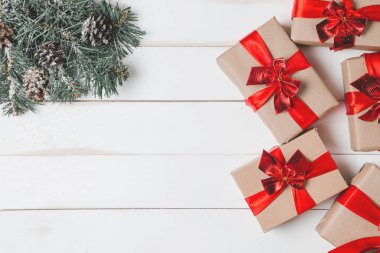 Noel Kutuları Ağaç Dalları Düzenlemesi