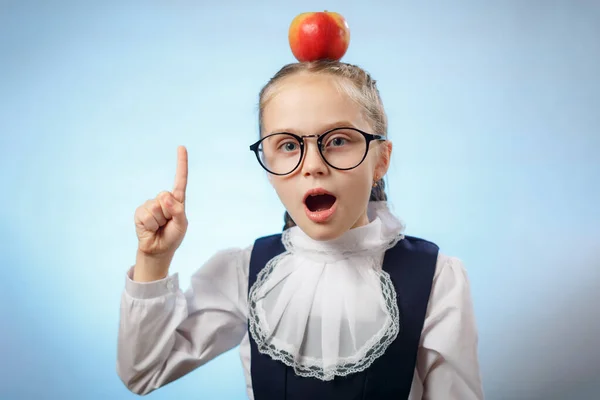 Sorprendida chica en gafas pupila expreso emoción retrato —  Fotos de Stock