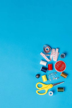 Renkli İplik Makaraları Terzi Teçhizatı Boşluğu Kopyala