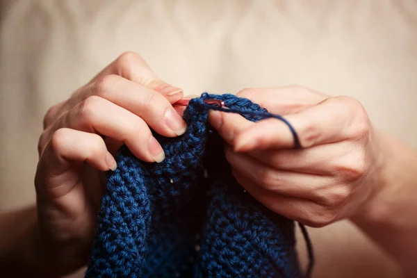 Close-up of hands knitting — Stock Photo, Image