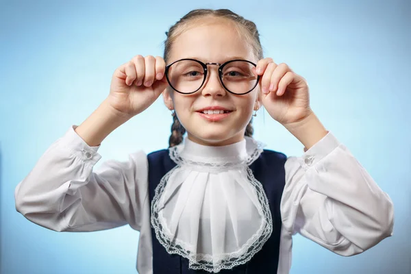 Pretty Primary Schoolgirl Pruebe Gafas Primer Plano Estudiante Elegante Usa —  Fotos de Stock