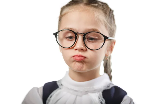 Divertido estudiante chica en gafas cerrar los ojos de cerca —  Fotos de Stock