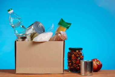 Yoksullar için destekleyici konut ya da gıda bağışı