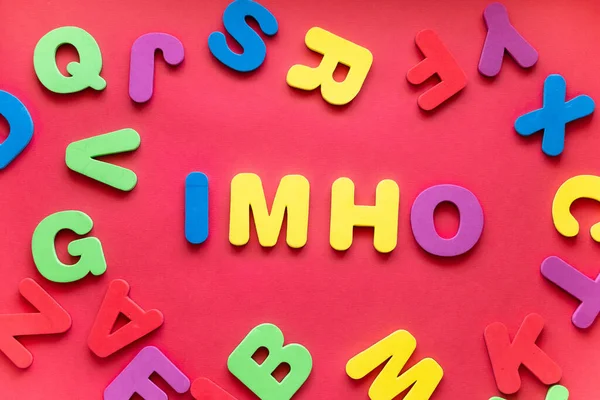Abkürzung Imho Aus Plastikmagnetbuchstaben Auf Rotem Hintergrund — Stockfoto