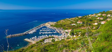 Cargese kasabasında yatlar ile Liman , Korsika