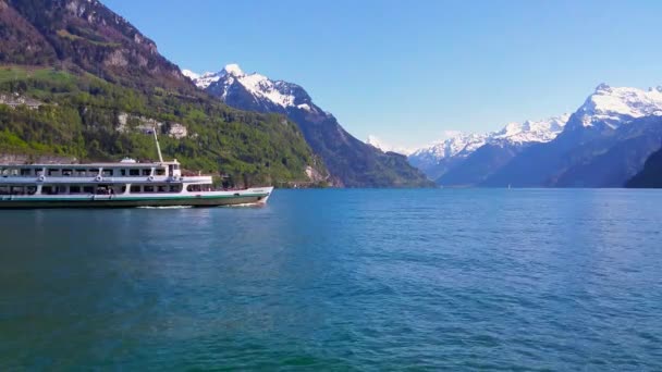 Båt på sjön Lucerne — Stockvideo