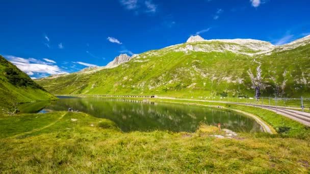 Oberalp 패스를 통과 하는 철도 기차 — 비디오