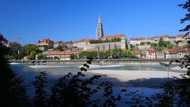 Staré centrum města Bern s řekou Aare — Stock video