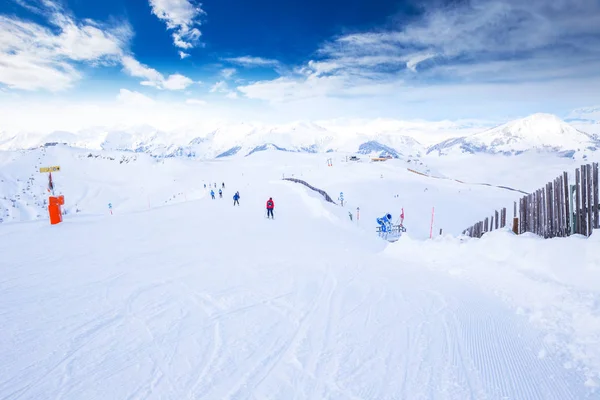 Tyrolian 阿尔卑斯山和滑雪斜坡在奥地利 — 图库照片