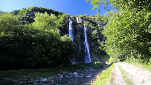 Acquafraggia şelale in Italia. — Stok video