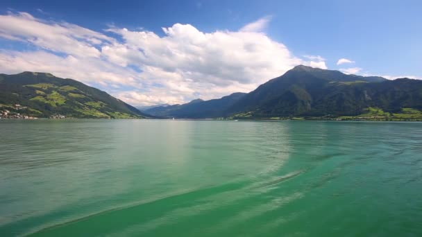 Schweizer Alpen vom Boot aus — Stockvideo