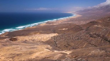 Vulcanic dağlar kumsalına cofete