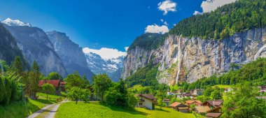 Lauterbrunnen Vadisi ile şelale