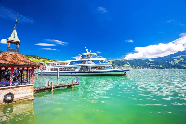 Kapal Ekskursi di Danau Zug — Stok Foto