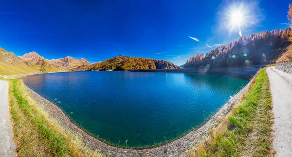 스위스 알프스에 호수 Ritom — 스톡 사진