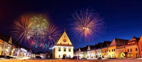 Nuovo anno fuochi d'artificio colorati a Bardejov — Foto Stock