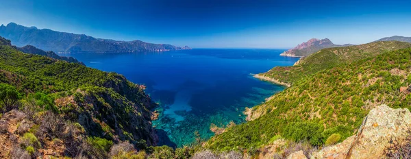 Golfe de Girolata görünümünü