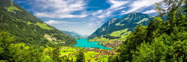 Lago Lungern con los Alpes Suizos —  Fotos de Stock