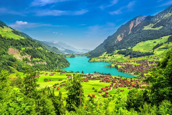 Lago Lungern com Alpes Suíços — Fotografia de Stock