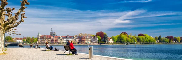 Promenade in der Konstanzer Innenstadt mit dem Bodensee, Deutschland — Stockfoto