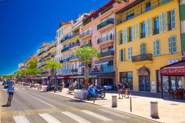 Sokak Cannes şehir merkezinde, Fransa, Europe. 