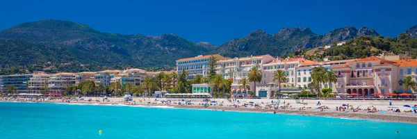 Menton stad met kustlijn promenade, de kust van de Middellandse Zee, Côte d'Azur — Stockfoto