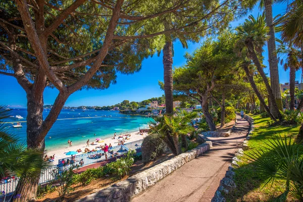 Beach promenade in Beaulieu-sur-mer village — Stok fotoğraf